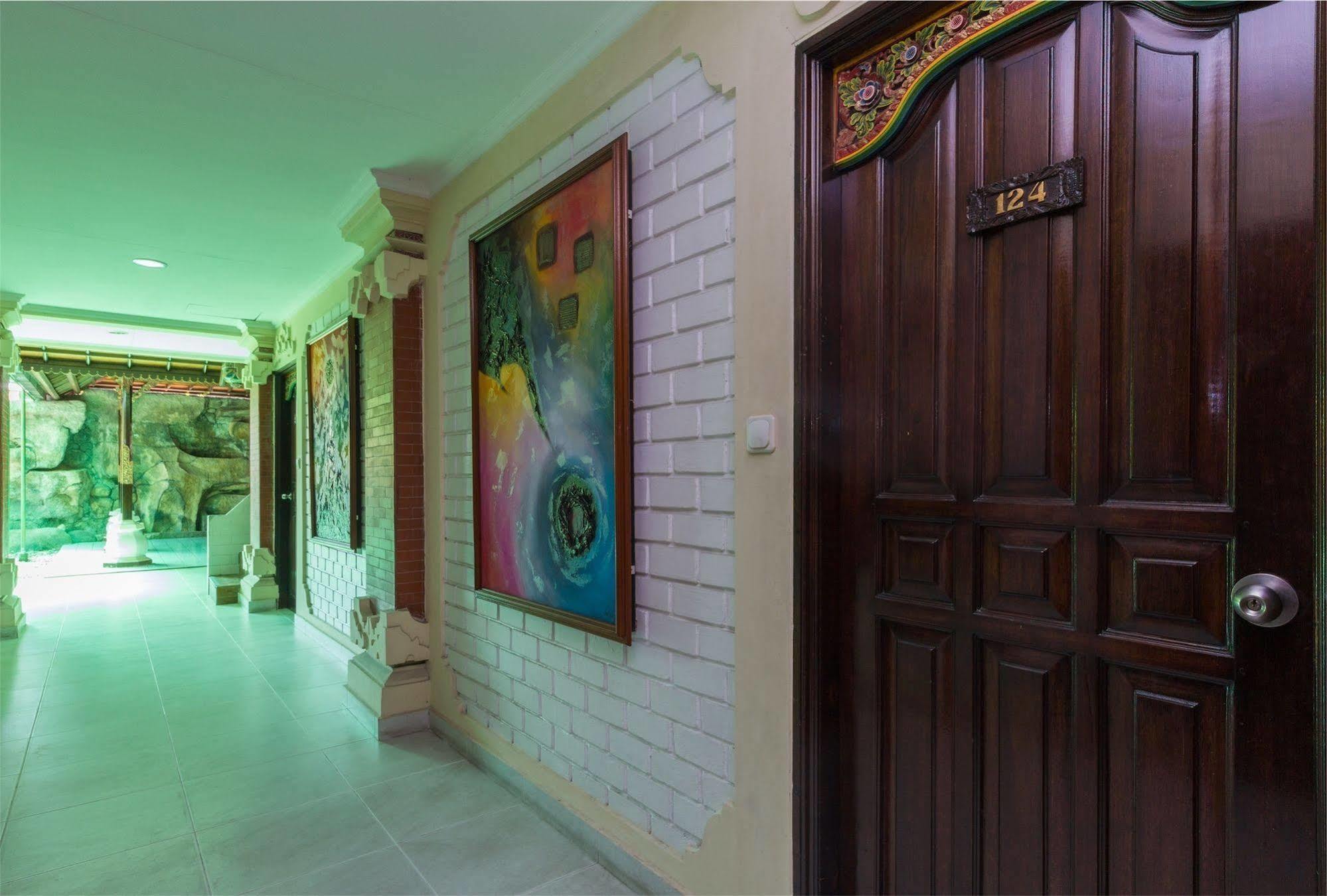 Reddoorz @ Arjuna Double Six Wisma tamu 2*