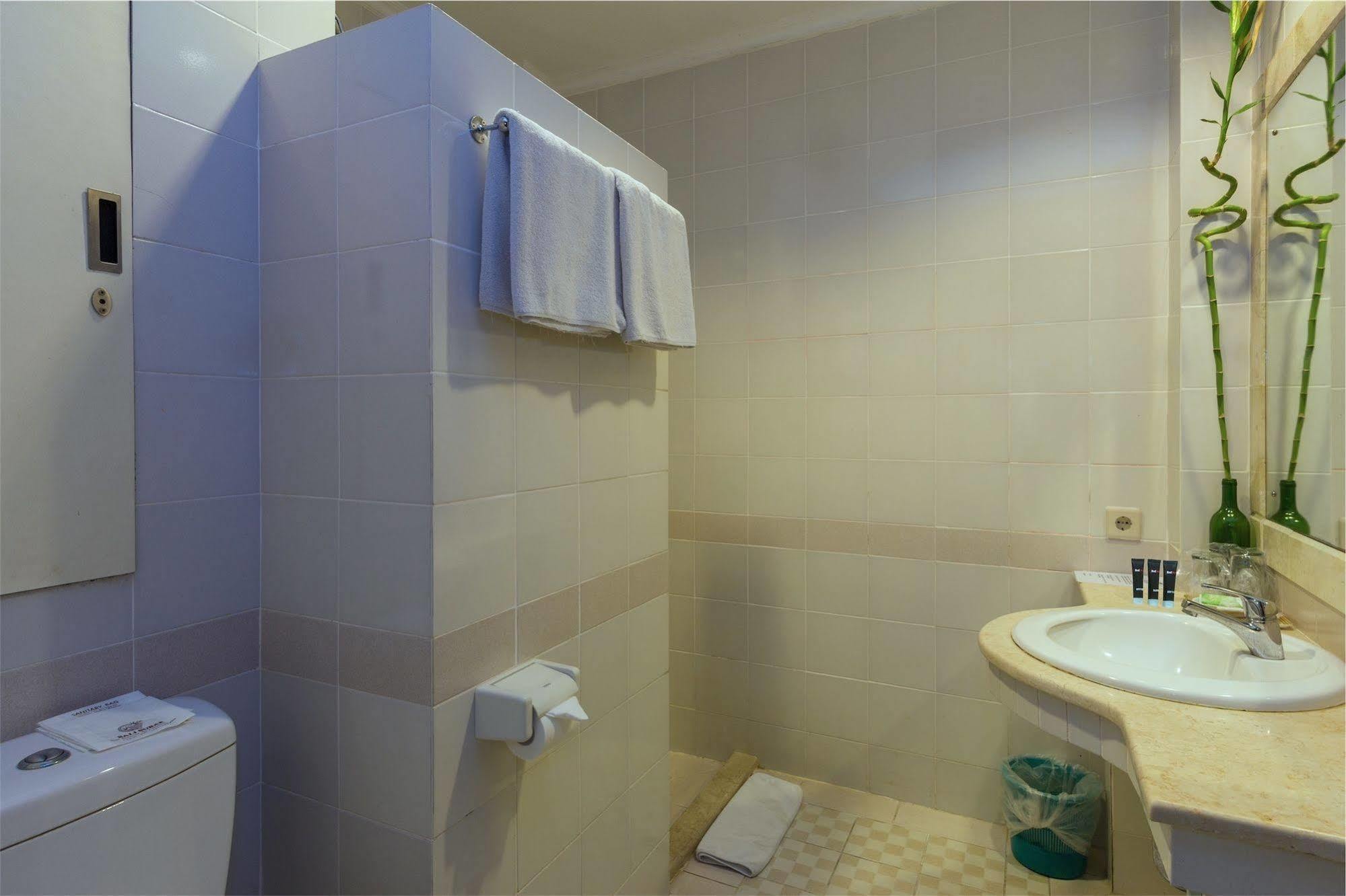 Reddoorz @ Arjuna Double Six Wisma tamu 2*